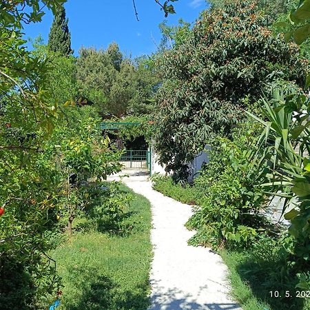 Appartamento Leonica Omiš Esterno foto