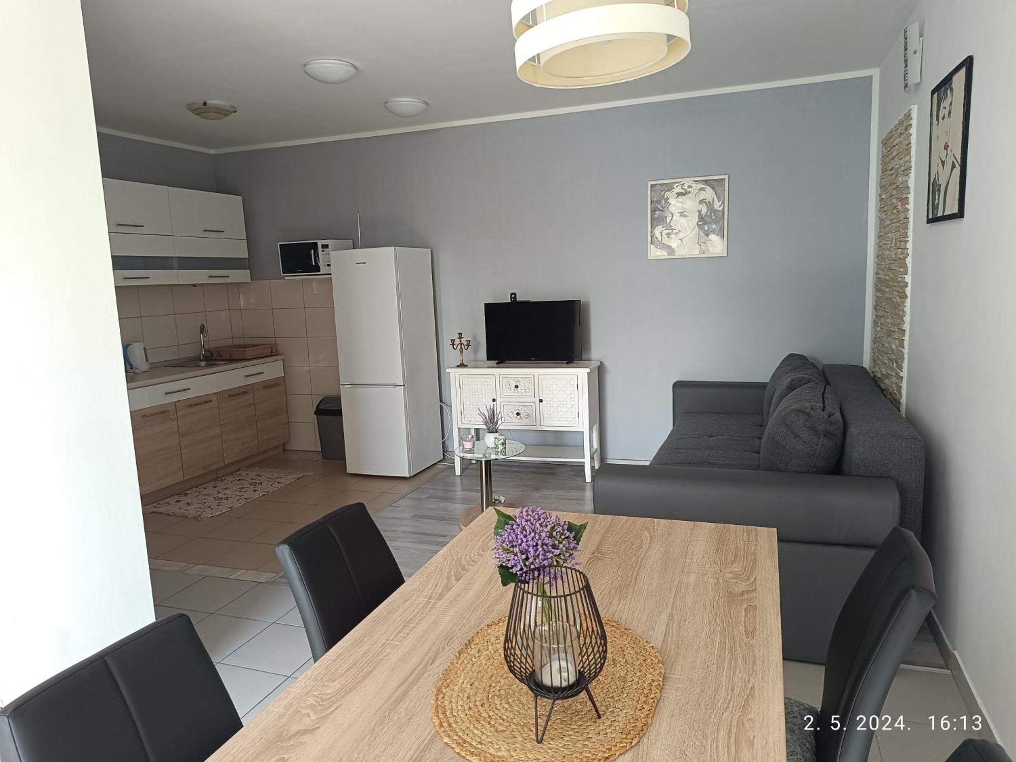 Appartamento Leonica Omiš Esterno foto
