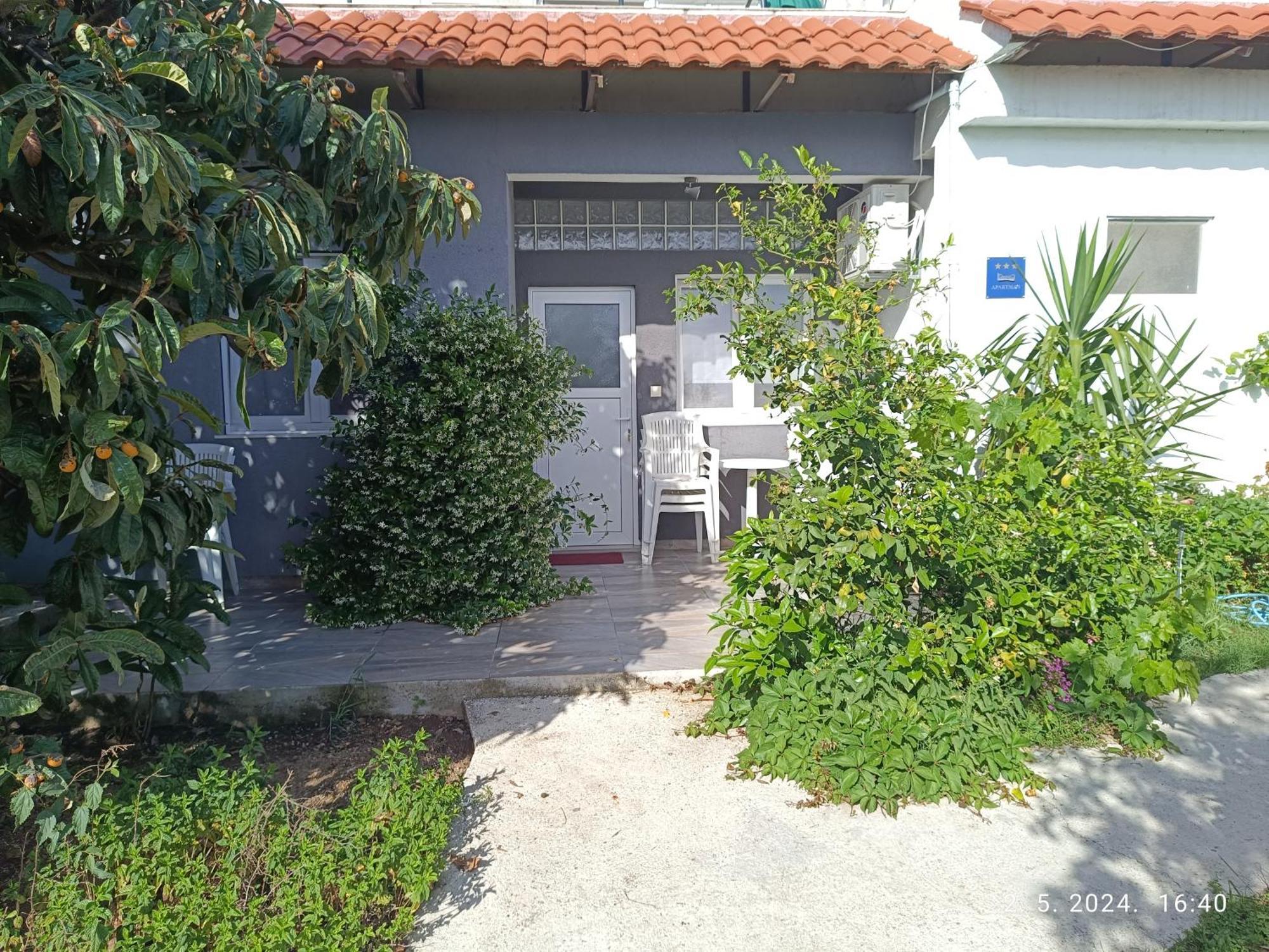 Appartamento Leonica Omiš Esterno foto