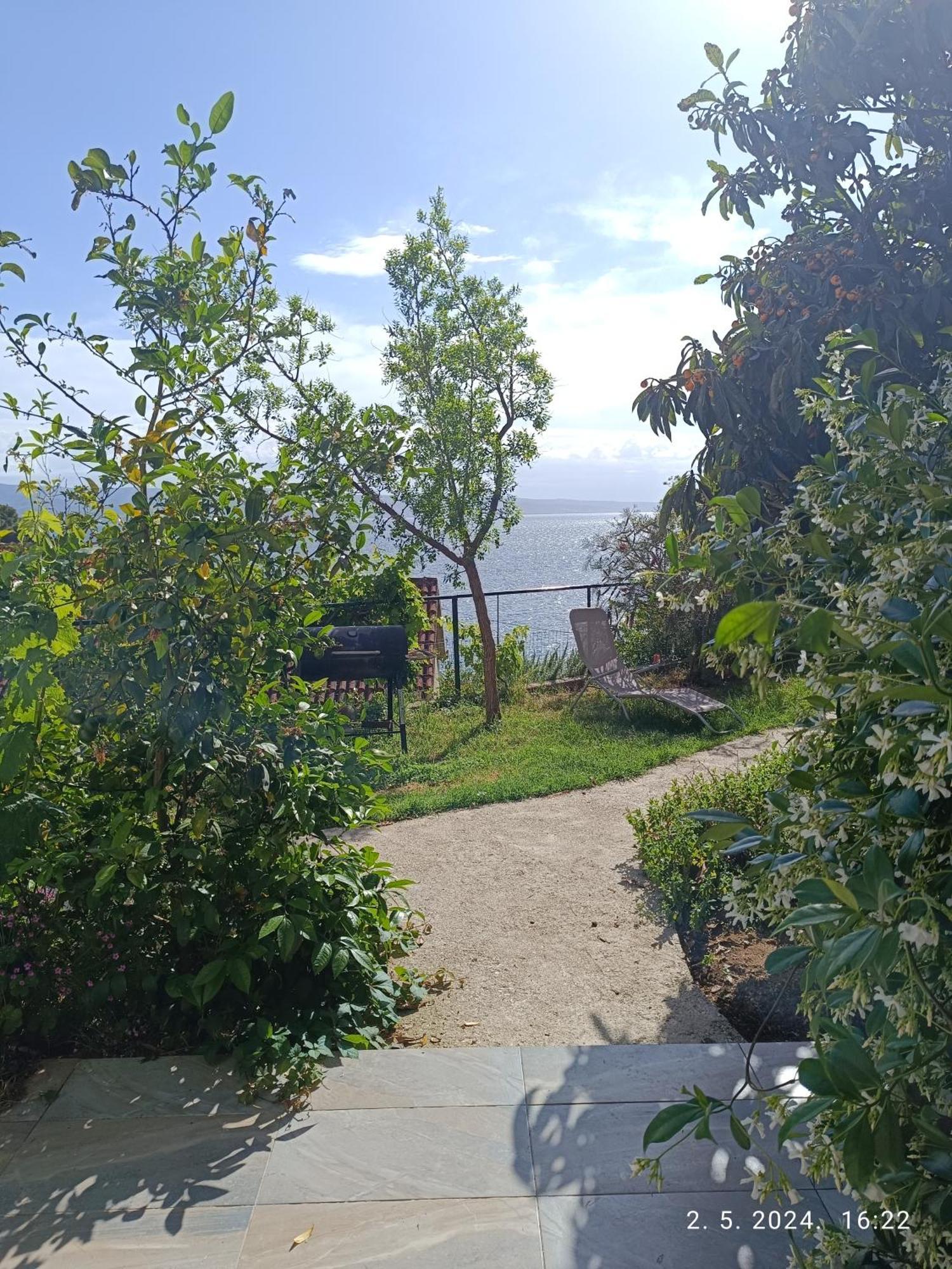 Appartamento Leonica Omiš Esterno foto