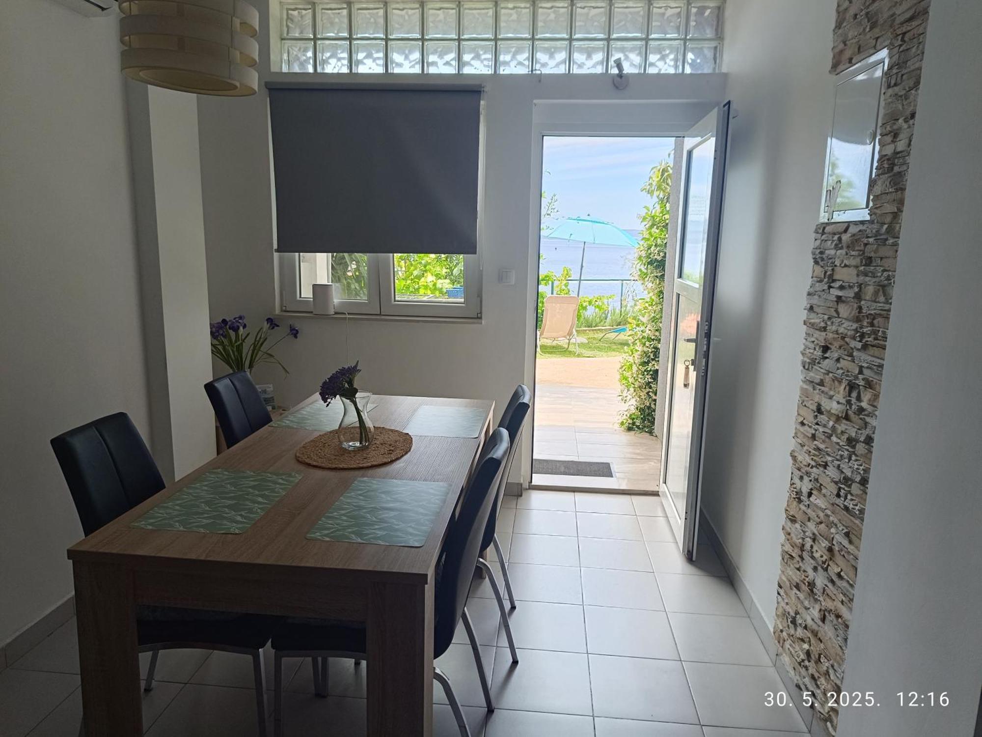 Appartamento Leonica Omiš Esterno foto